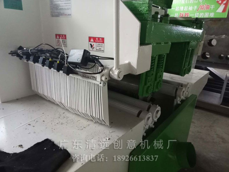 多片鋸進料口防彈鏈，防止木屑反彈