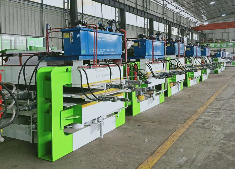 車間拼板熱壓機(jī)采用不銹鋼板，提高使用壽命；四面?zhèn)葔簾o縫對接