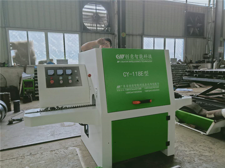 118型0新款圓木多片鋸，采用超薄鋸片，出材率高達(dá)80%以上