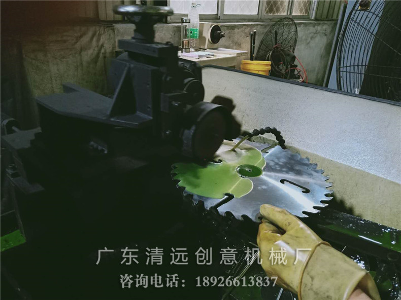 多片鋸鋸片制作中，超薄鋸片，出材率高達80%；鋸面光滑無需再刨