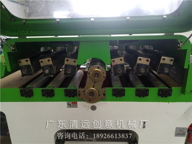 木方多片鋸采用上下抽滾筒送料，鋸切更穩(wěn)