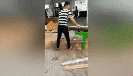 客戶(hù)的木托盤(pán)加工廠用的正是我們的木托盤(pán)方木多片鋸在生產(chǎn)木托盤(pán)板條