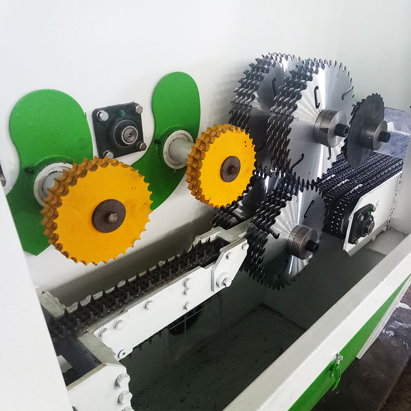 圓木多片鋸上下鋸結(jié)構(gòu)，節(jié)省材料