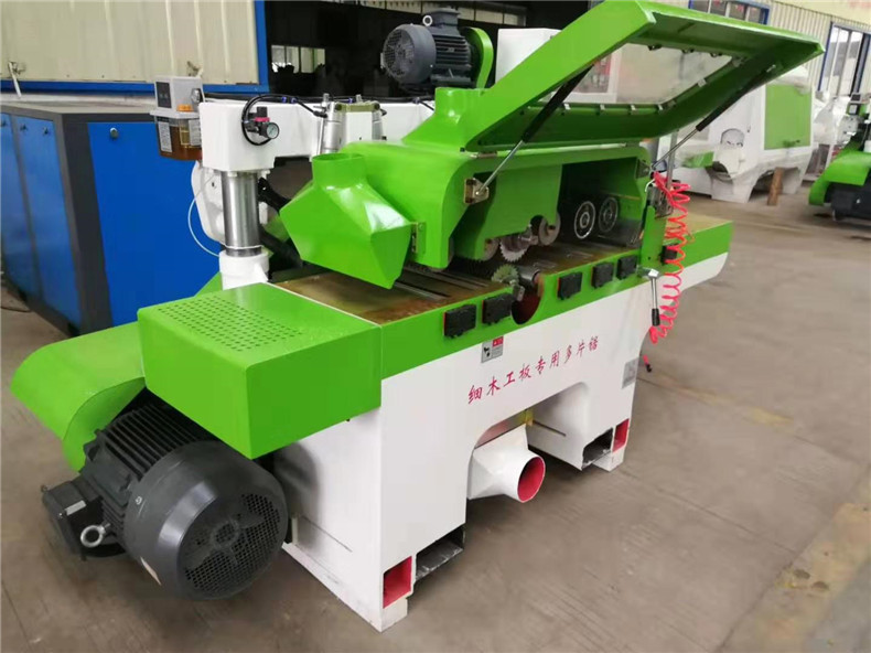 上下軸方木多片鋸發(fā)生跑偏很大一部分是因?yàn)殇徠隽藛栴}，例如單邊鋸齒出現(xiàn)損傷嚴(yán)重的情況