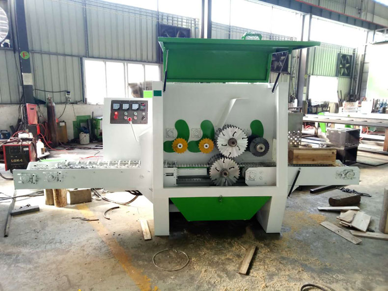 廣東圓木多片鋸保障散熱和排屑方面的獨(dú)特設(shè)計(jì)，也充分保證了圓木多片鋸工作性能的穩(wěn)定性