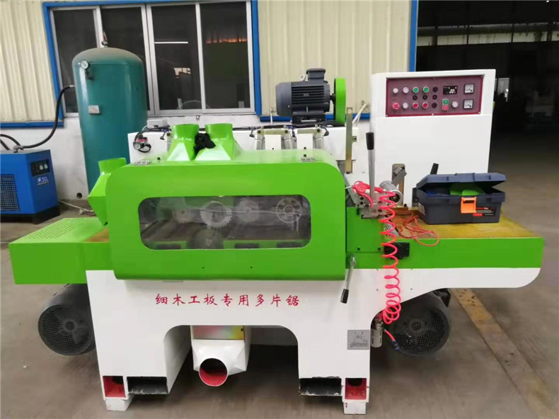 方木多片鋸的合金鋸片使用材質(zhì)不同，熱處理技術(shù)欠佳或基體過薄，在一定高速切削磨擦過程中，基體或材質(zhì)在溫度超過相變溫度時，會使合金鋸片加速磨損，從而失去切削能力。