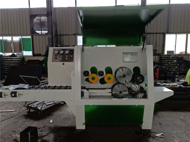 圓木多片鋸采用進口超薄合金鋸片，出材率高達80%以上，速度快，效率高