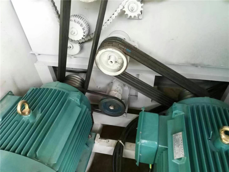 木工多片鋸齒輪齒面磨損：潤滑油不足或油質(zhì)不清潔會造成齒面磨粒磨損，使齒廓改變，側(cè)隙加大，以至由于齒輪過度減薄導(dǎo)致斷齒。