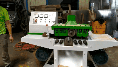 方木多片鋸的動靜響動是平穩(wěn)有節(jié)奏的不會出現(xiàn)雜噪音。如果杉木方木多片鋸在空轉(zhuǎn)的情況下主軸有異響噪音過大，那可能是軸承損壞或出現(xiàn)問題。