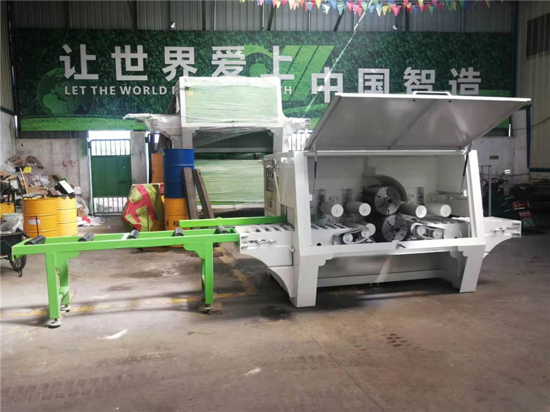 木工板多片鋸機體部位人性化規(guī)劃，真實做到防塵環(huán)保、易保養(yǎng)。方木多片鋸產(chǎn)量高，每天（8小時）產(chǎn)值約20~40個立方。