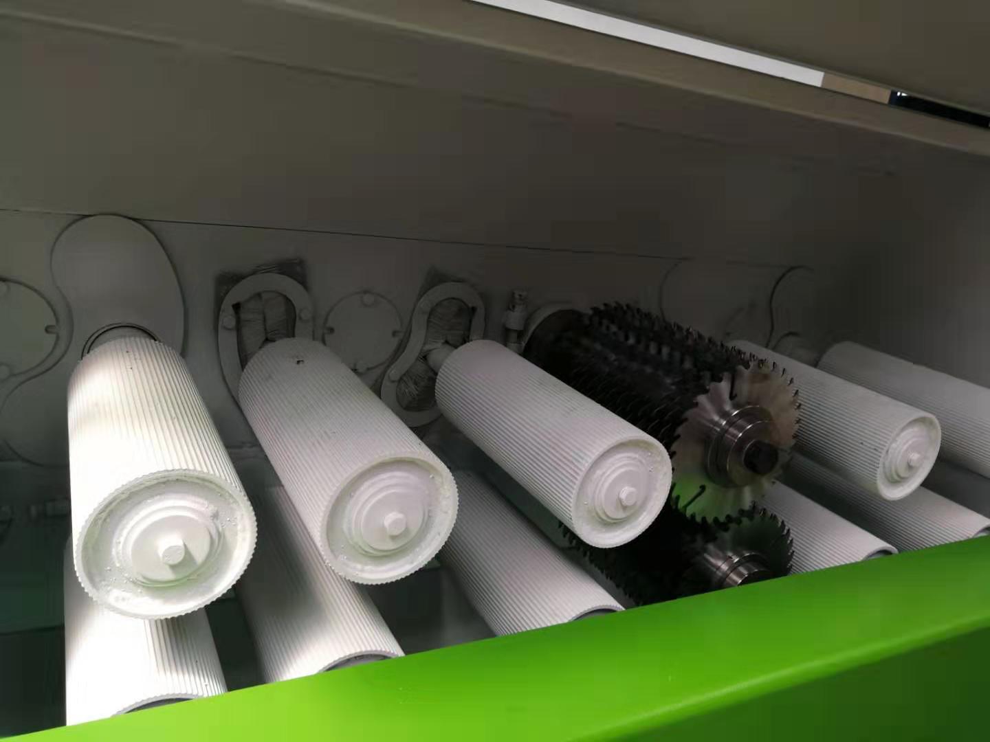 重型方木多片鋸10軸主動(dòng)設(shè)計(jì)，下主動(dòng)送料滾輪，上支點(diǎn)式、或升降壓滾