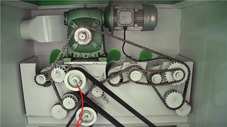 圓木多片鋸電機內(nèi)倉