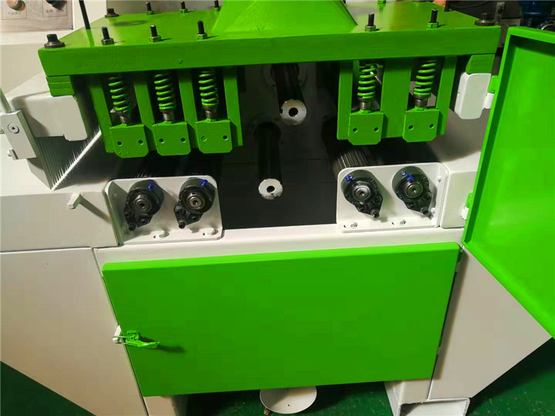 新款3060D方木多片鋸內(nèi)倉細節(jié)