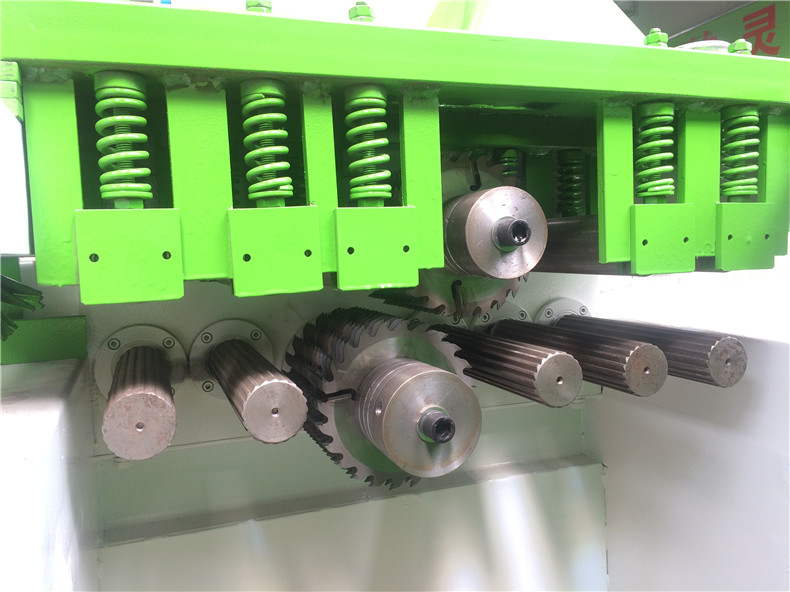 3060D方木多片鋸內(nèi)倉細節(jié)