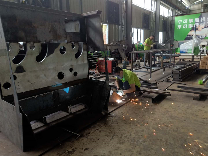 創(chuàng)意木工機(jī)械生產(chǎn)車間